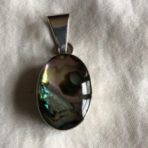2/$30 Stunning pendant.